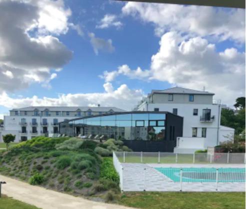 Appartement Devant La Plage Avec Piscine Конкарно Екстер'єр фото
